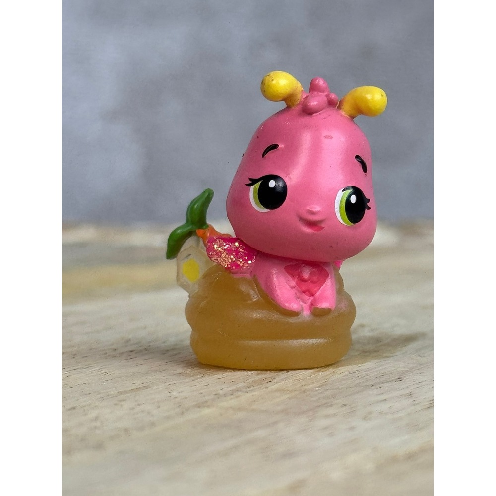 Hatchimals CollEGGtibles Pink Caterpillar Critter‎ in Nest Toy 80719ASV